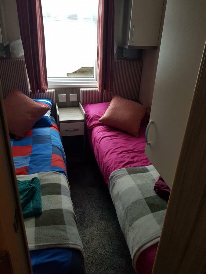 3 Bedroom Caravan With Hot Tub Tattershall Lakes Exterior photo